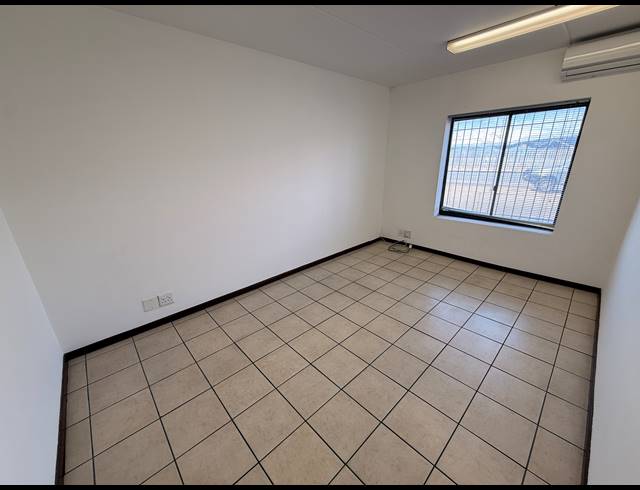 660M² WAREHOUSE TO LET IN PAROW INDUSTRIAL